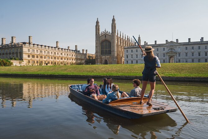 Cambridge University Colleges Guided Punting Tour - Stephen Hawking’s PhD connection and the Queen Victoria bridge moment