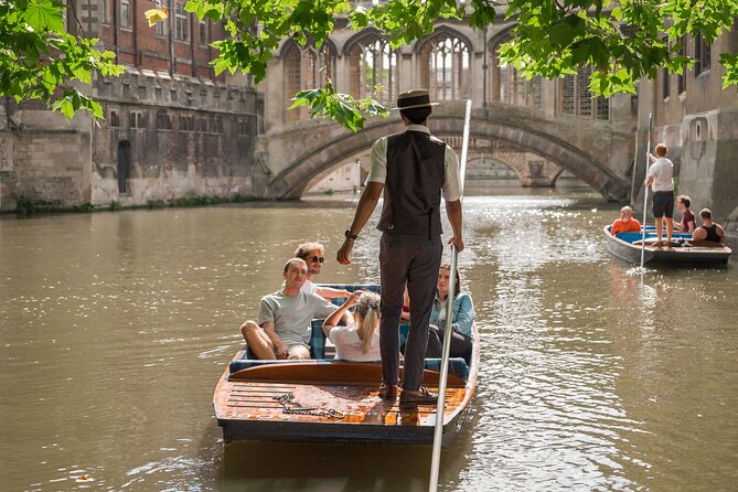 Cambridge Walking & Punting Tour by Alumni™ King’s College Option - Corpus Clock, The Eagle, and Cavendish Lab: A Walk That Teaches You to Look