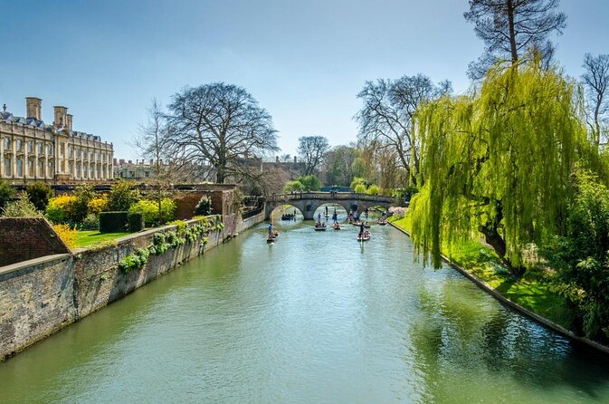 Private Cambridge Punting Tour - Chauffeured punting on the River Cam: what you’re really buying